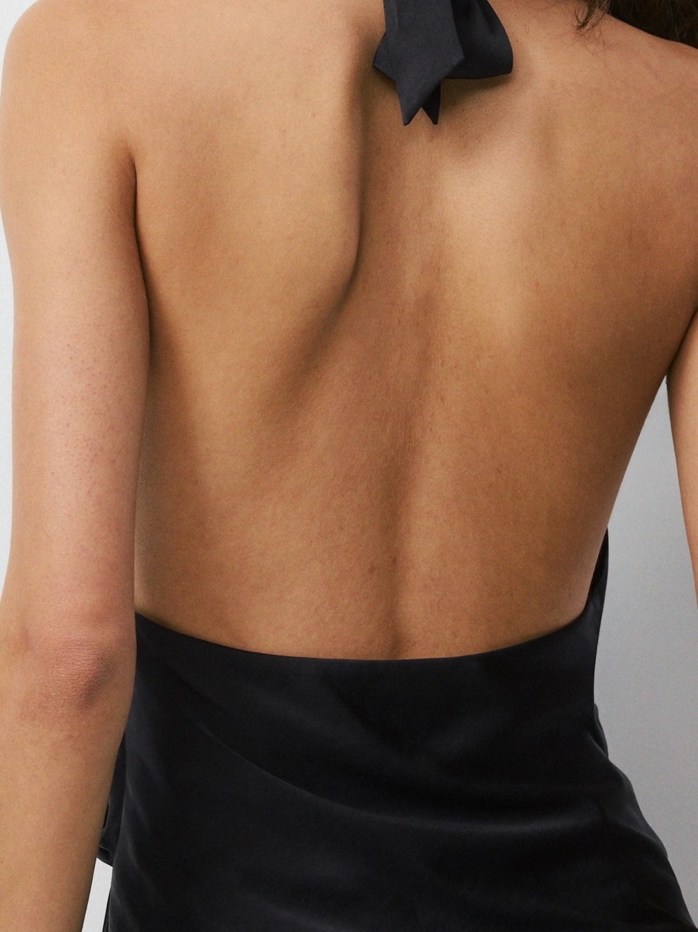 Aritzia Martini Black Silk Backless Self-Tie Halter Drape Top sz M NWT - Picture 4 of 11